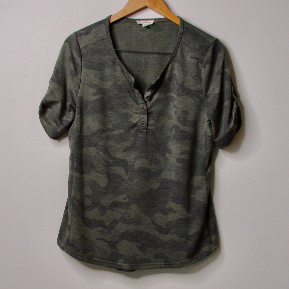 Camo Henley Tunic Top Green Gray Camo Short Sleeve Quarter Button Front Large